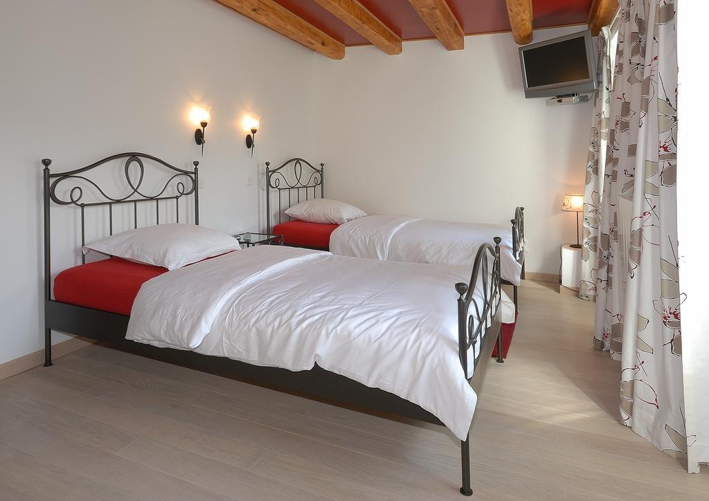 Auberge De Dully Camera foto